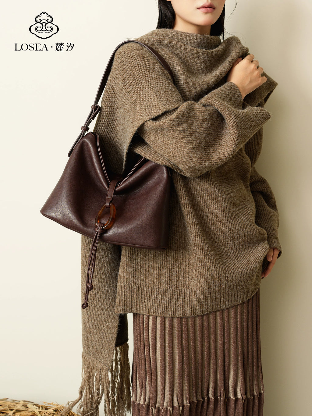 LOSEA Premium Vintage Special-Shaped Buckle Underarm Bag