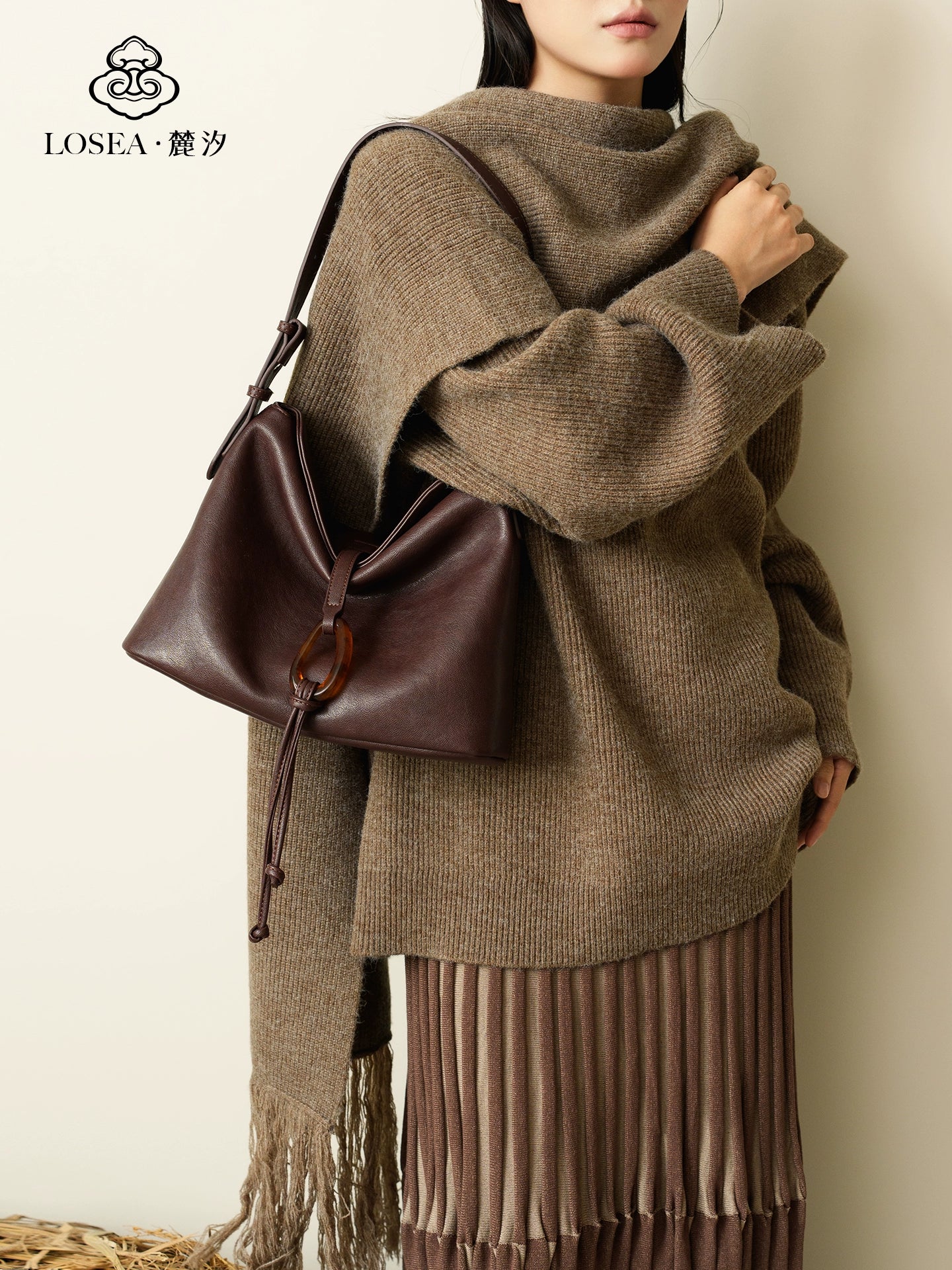 LOSEA Premium Vintage Special-Shaped Buckle Underarm Bag