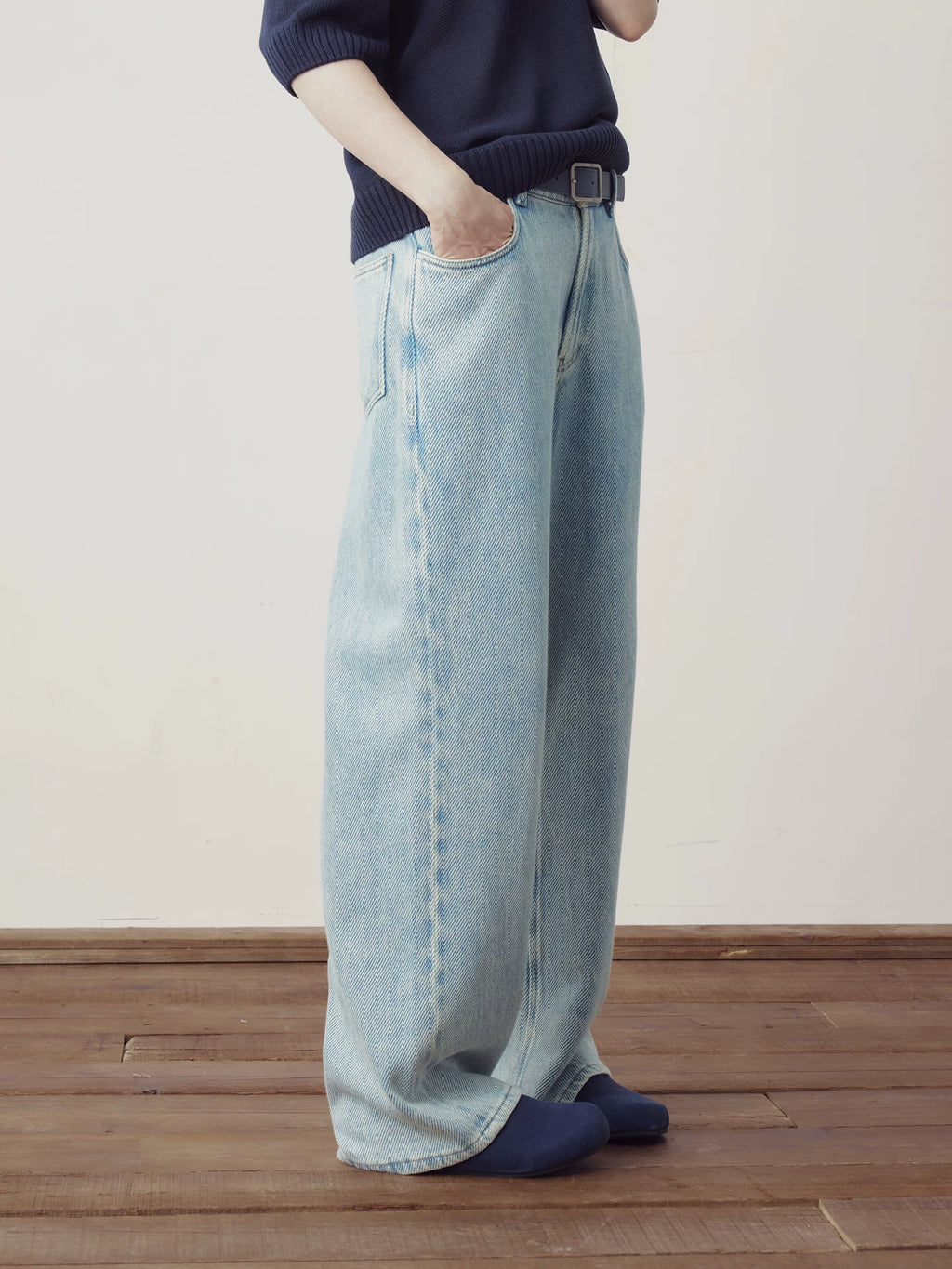 COLN Simple Loose Straight Jeans