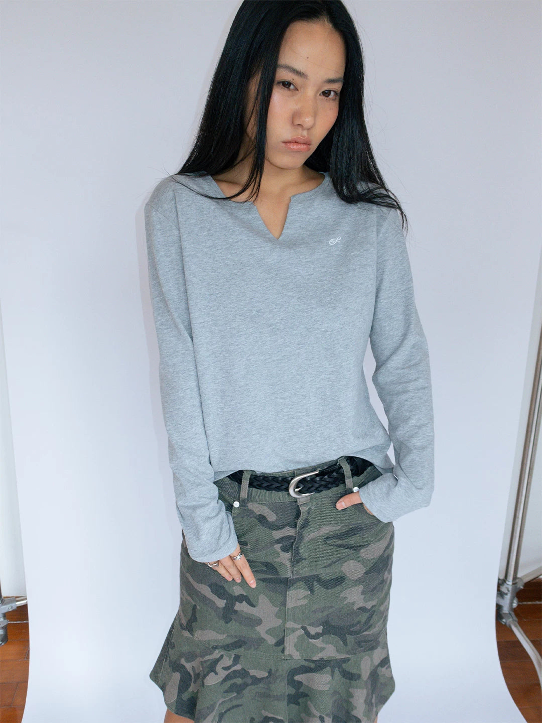 FUNKYFUN Small V-neck Front Shoulders Loose and Simple Long Sleeves