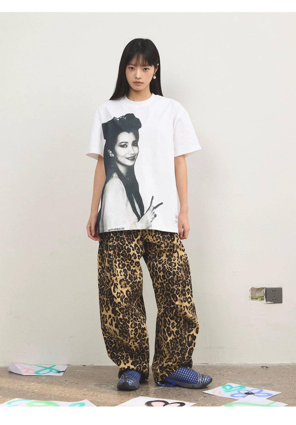 EeeeArtMonster Spoof Vintage Portrait Loose Small Label Tee