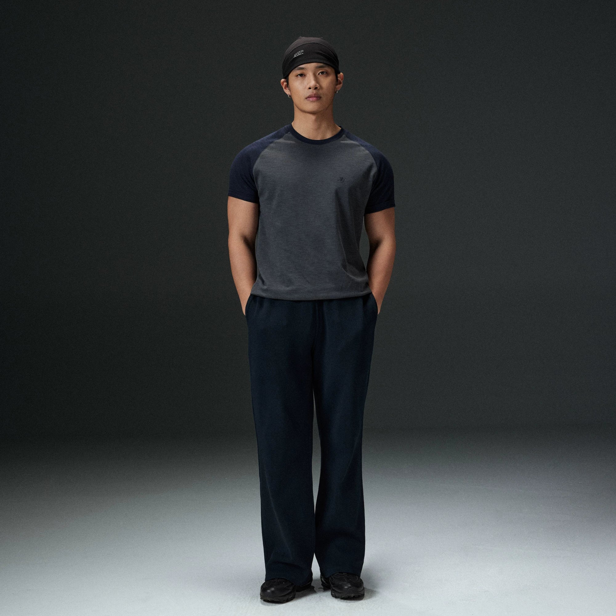 AFTERGLOW Contrast Color Shoulder Sleeve Slim Tee