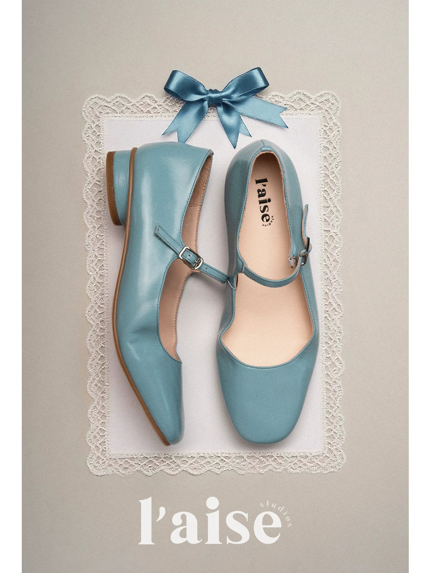 L'aise Pleated Thick Heel Mary Jane Shoes