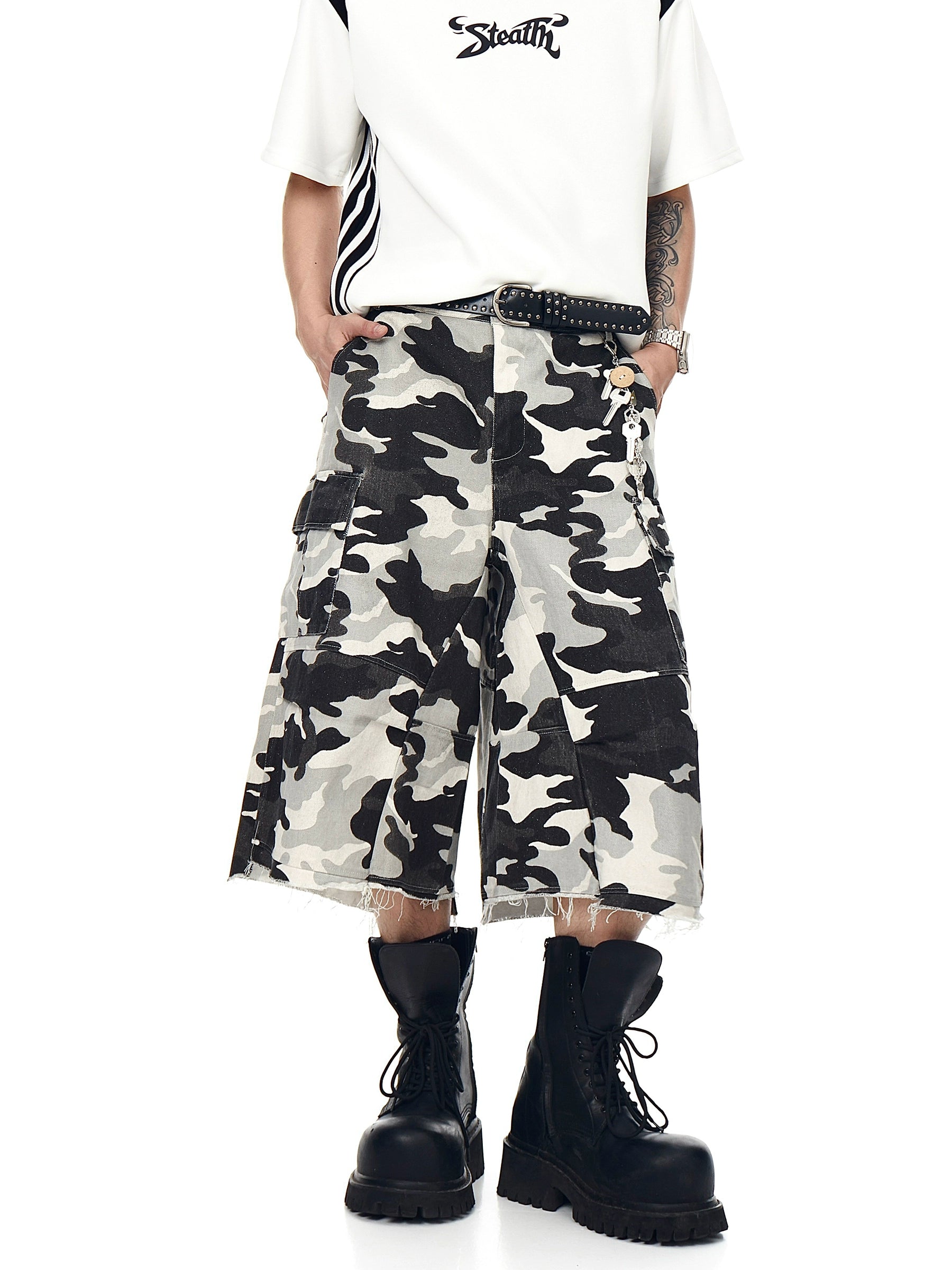 BLACKLISTS Ruining Burrs Brush Wax Camouflage Shorts