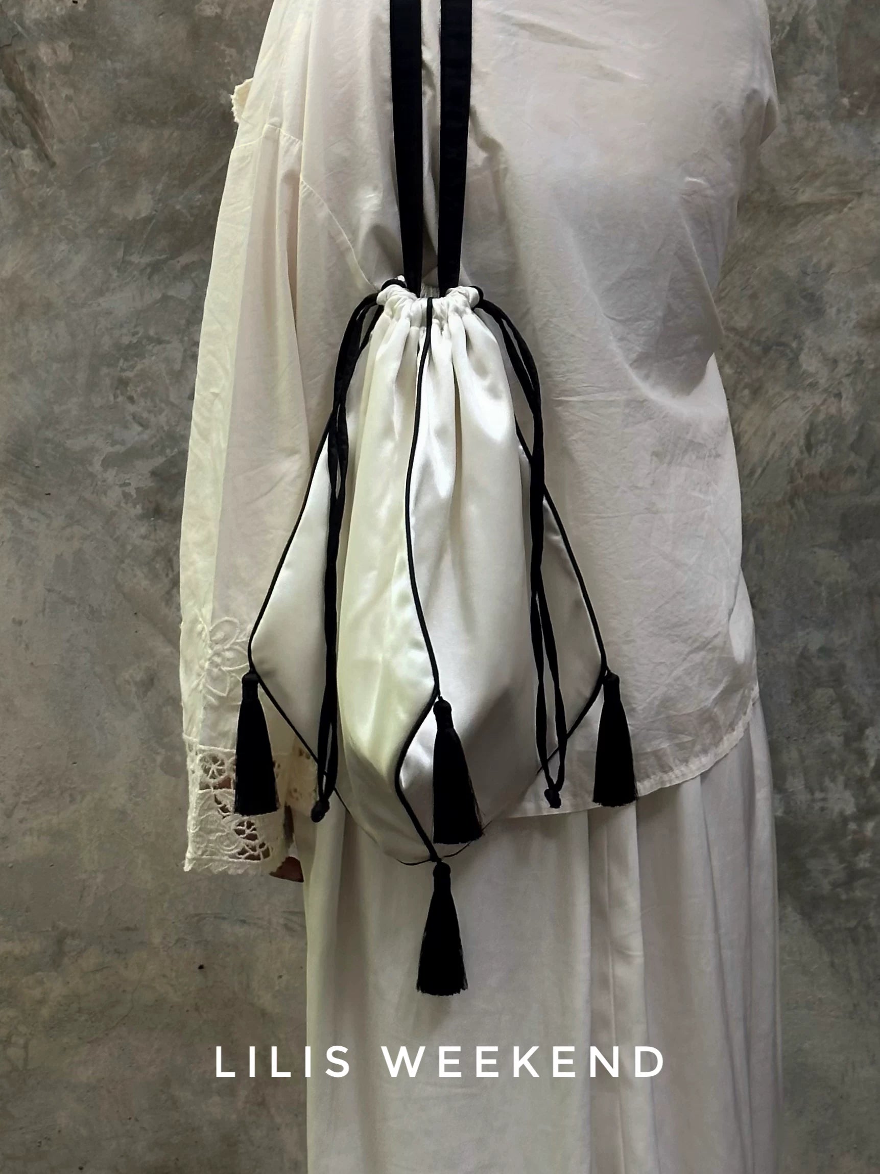 Lilis Weekend Retro Drawstring Lantern Fringed Bag