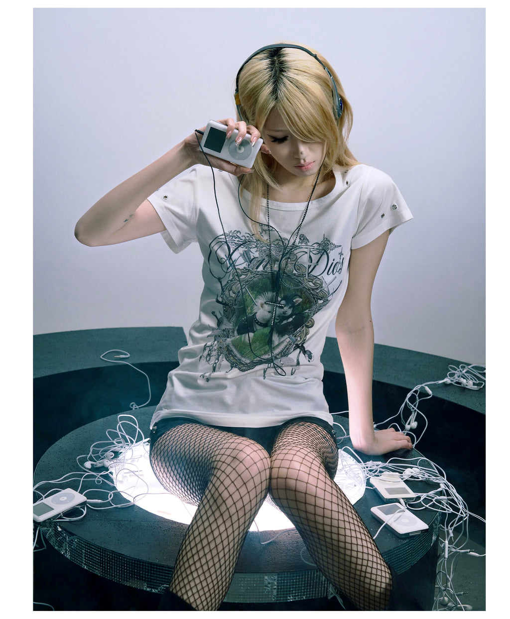 PAIKI Slim Body Front Shoulder Casual Tee