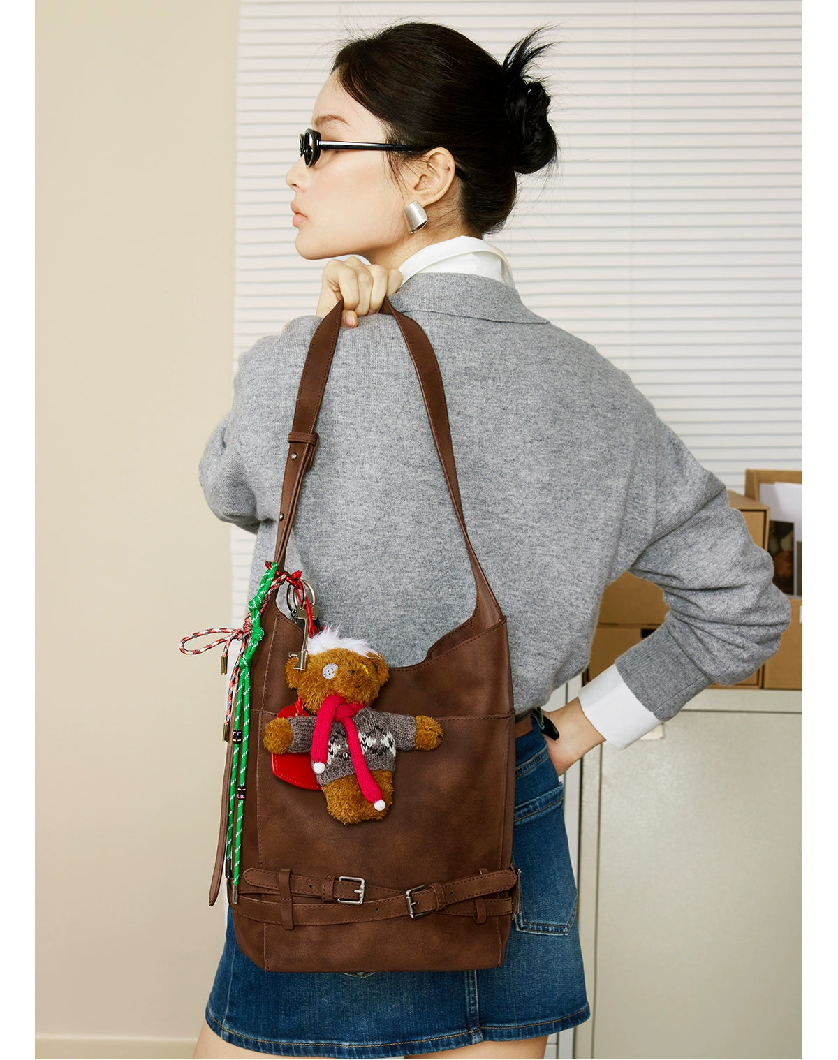 SmoSmos Retro Large Capacity Cowhide Shoulder Niche Bucket Bag