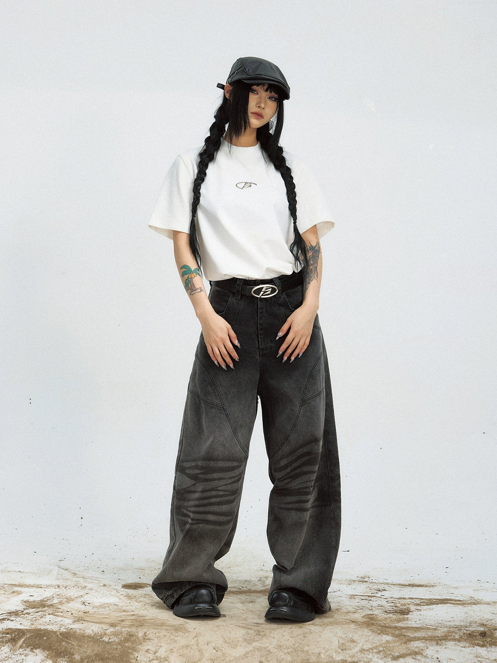 PEOPLESTYLE Simple Basic Metal Logo Tee