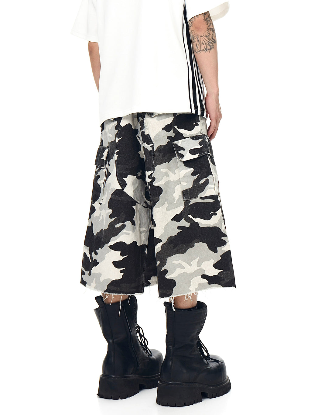 BLACKLISTS Ruining Burrs Brush Wax Camouflage Shorts