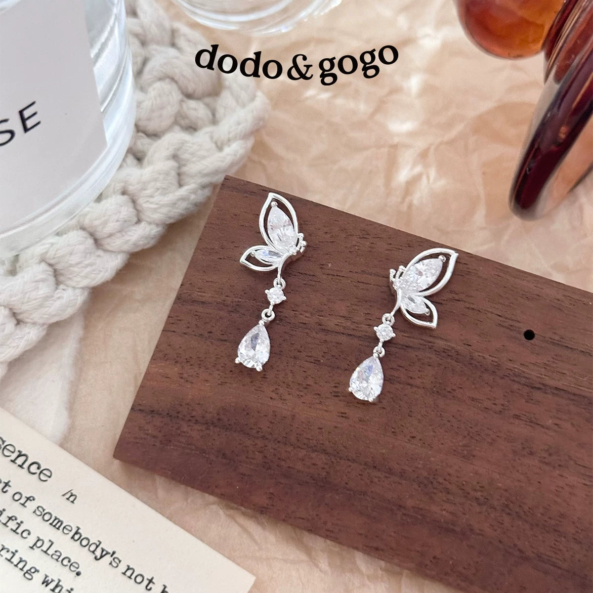 DODOGOGO Water Drop Butterfly Fringed Earrings