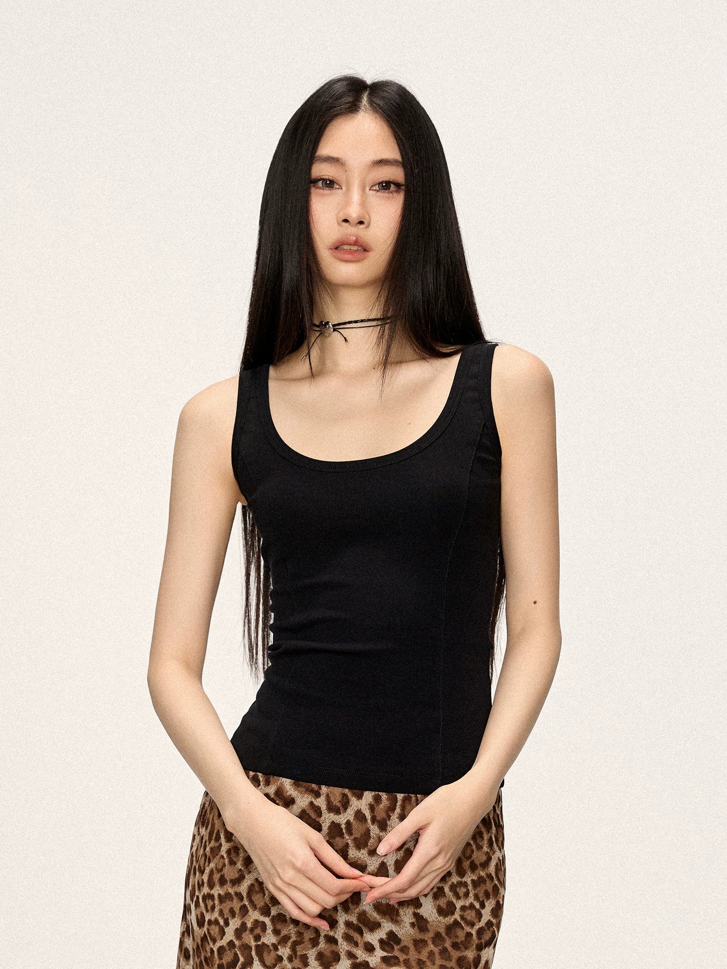 Cherry Melody Slim Fit U-neck Vest