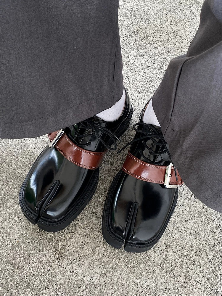 SHENLV STUDIO Buckle Tabi Shoes