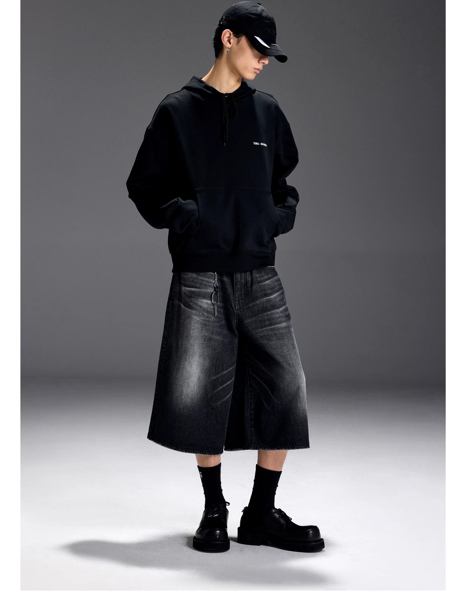 TERRAINCOGNITA Loose and Old Seven-point Denim Shorts