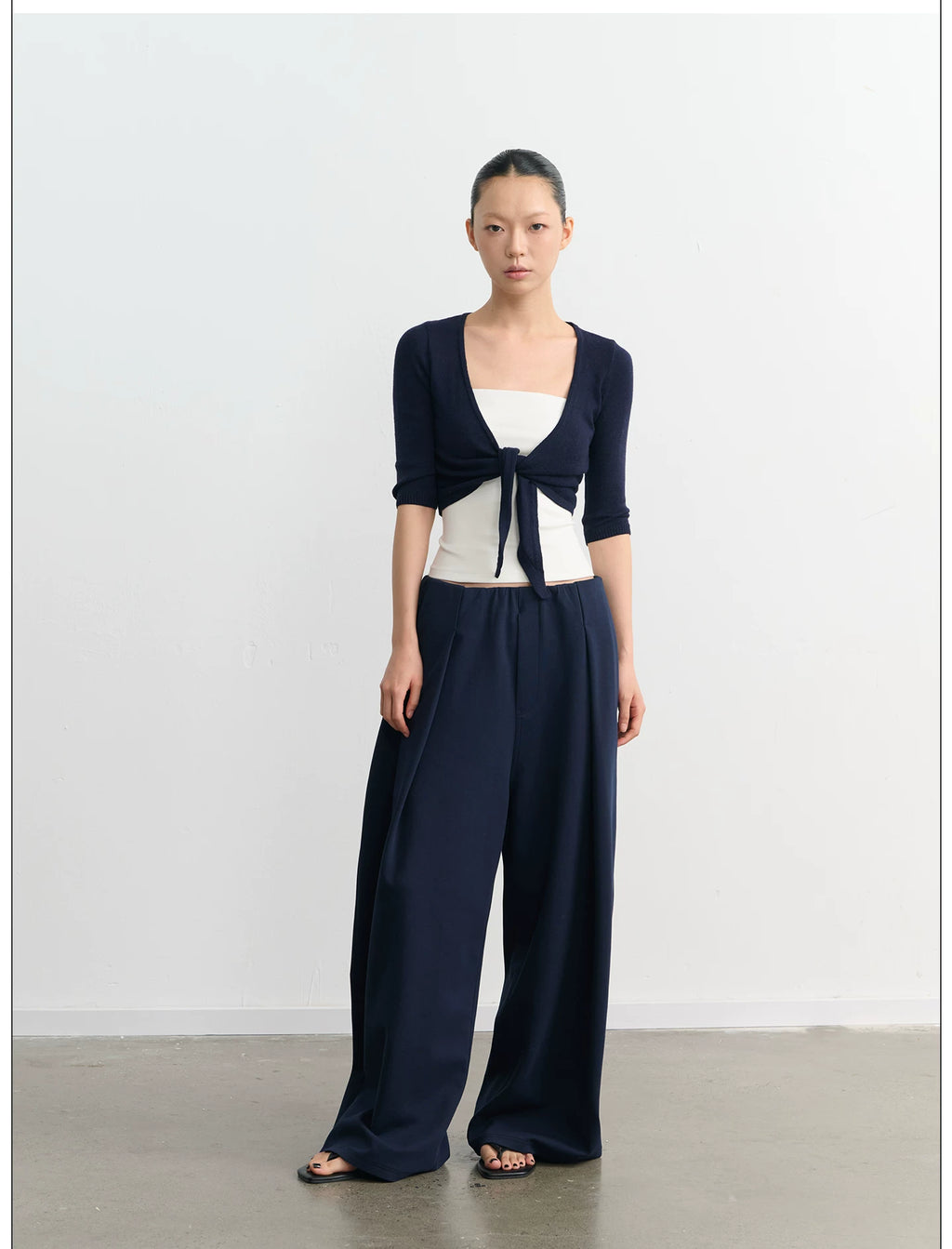 LINY LIBERTY Stretch-knit V-neck Strap-on Short Cardigan