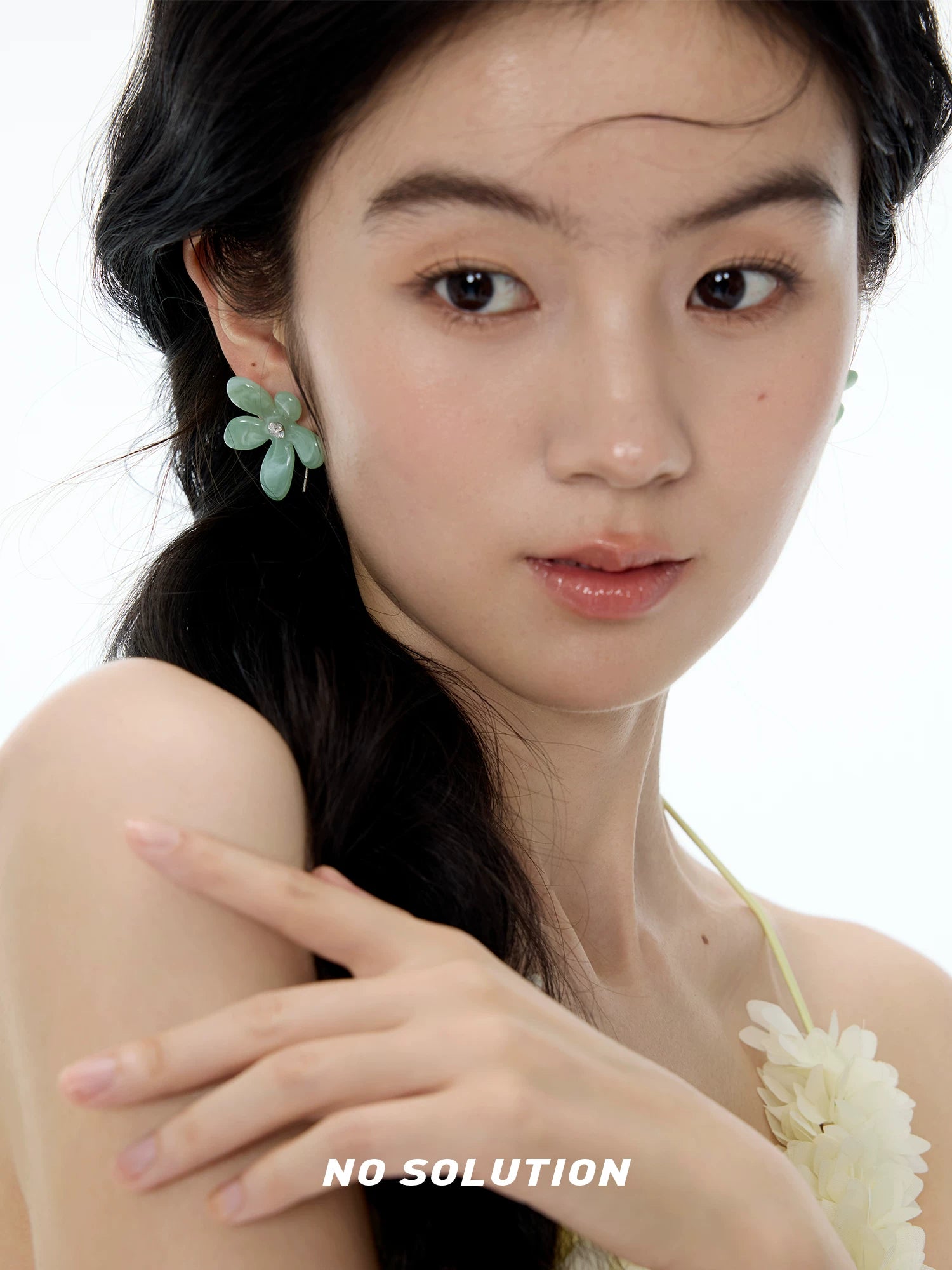 NO SOLUTION Magnolia Niche Earrings