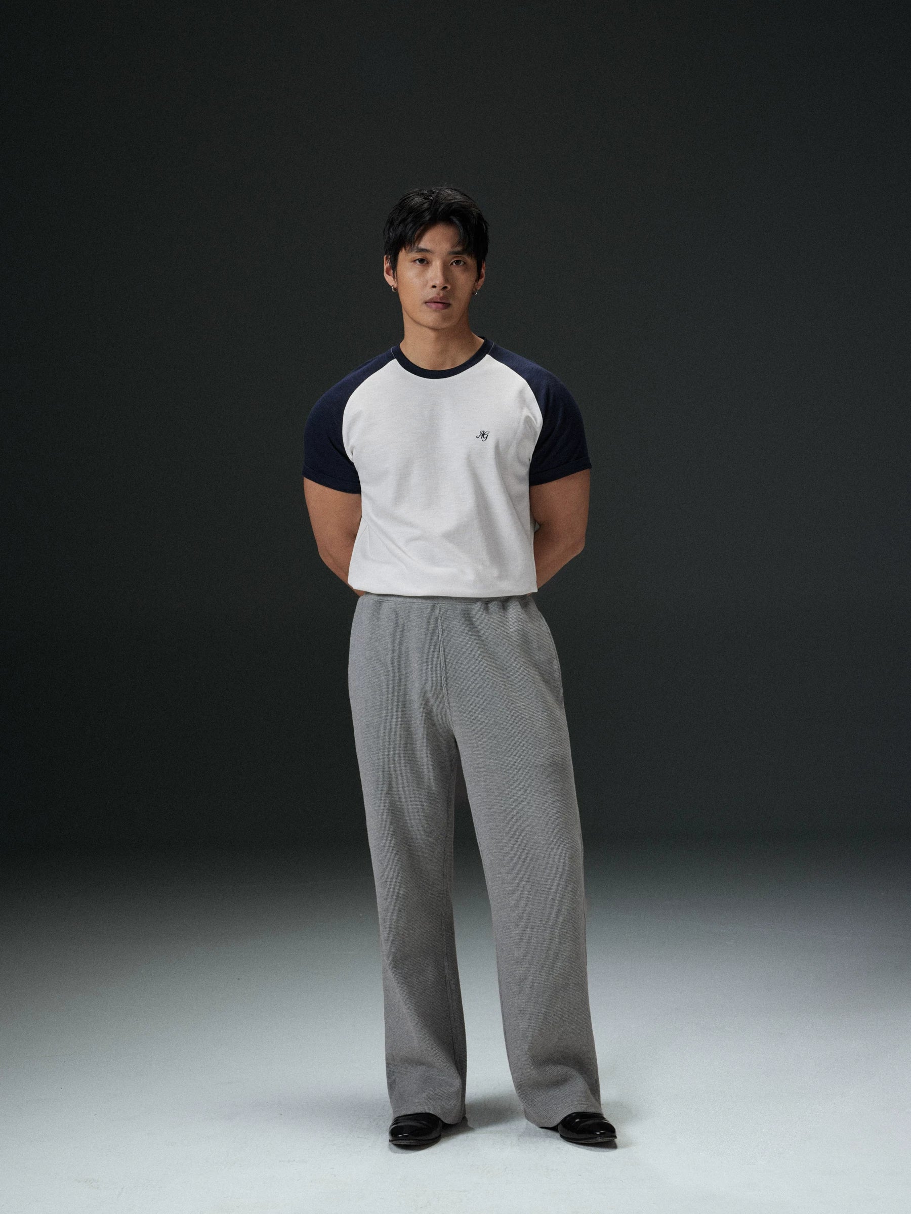 AFTERGLOW Contrast Color Shoulder Sleeve Slim Tee