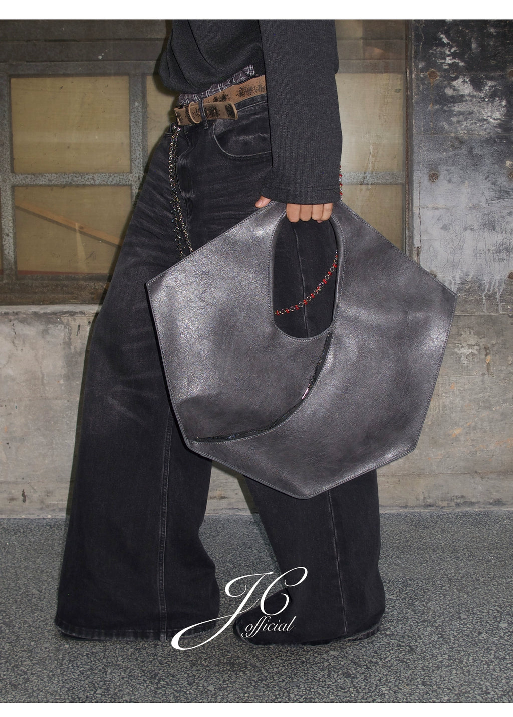 JCAESAR Makes Old Leather Stiff Small Bags.