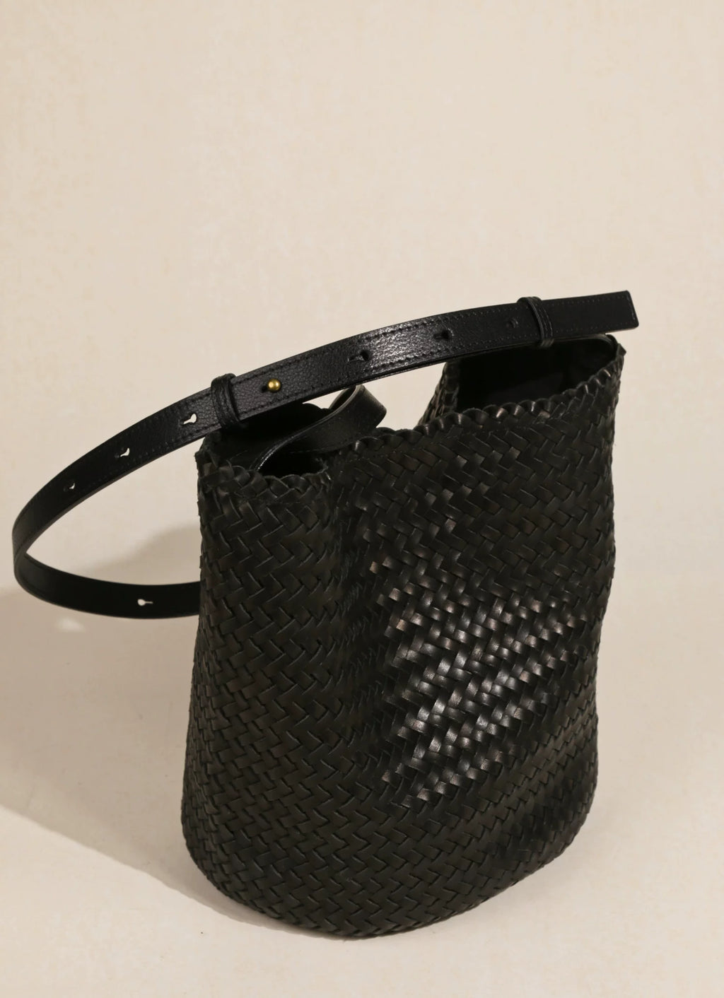 EZRO Cowhide Texture Hand-woven Messenger Bag