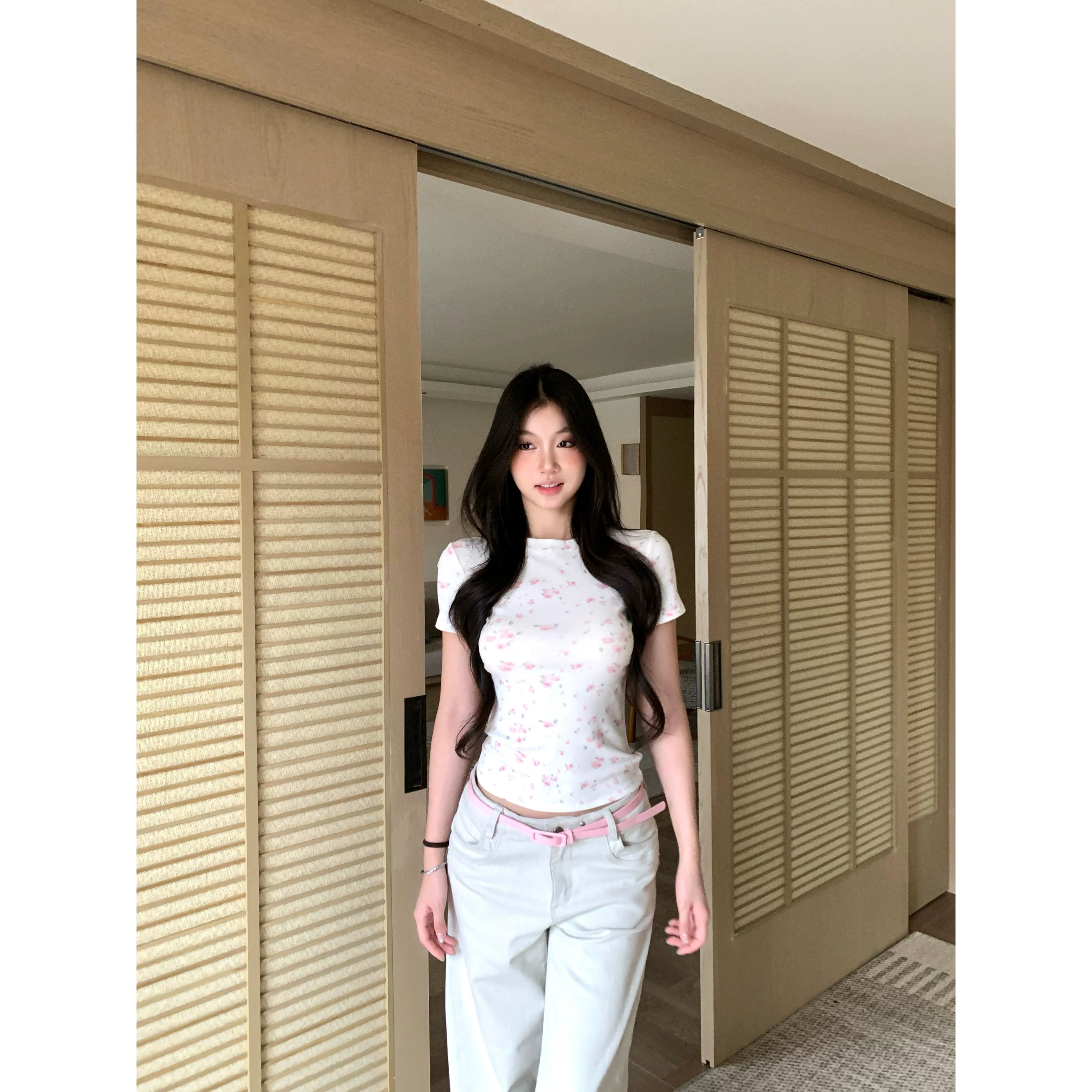 WITHMIN Floral Crew Neck Front Shoulder Waist Slim Tee