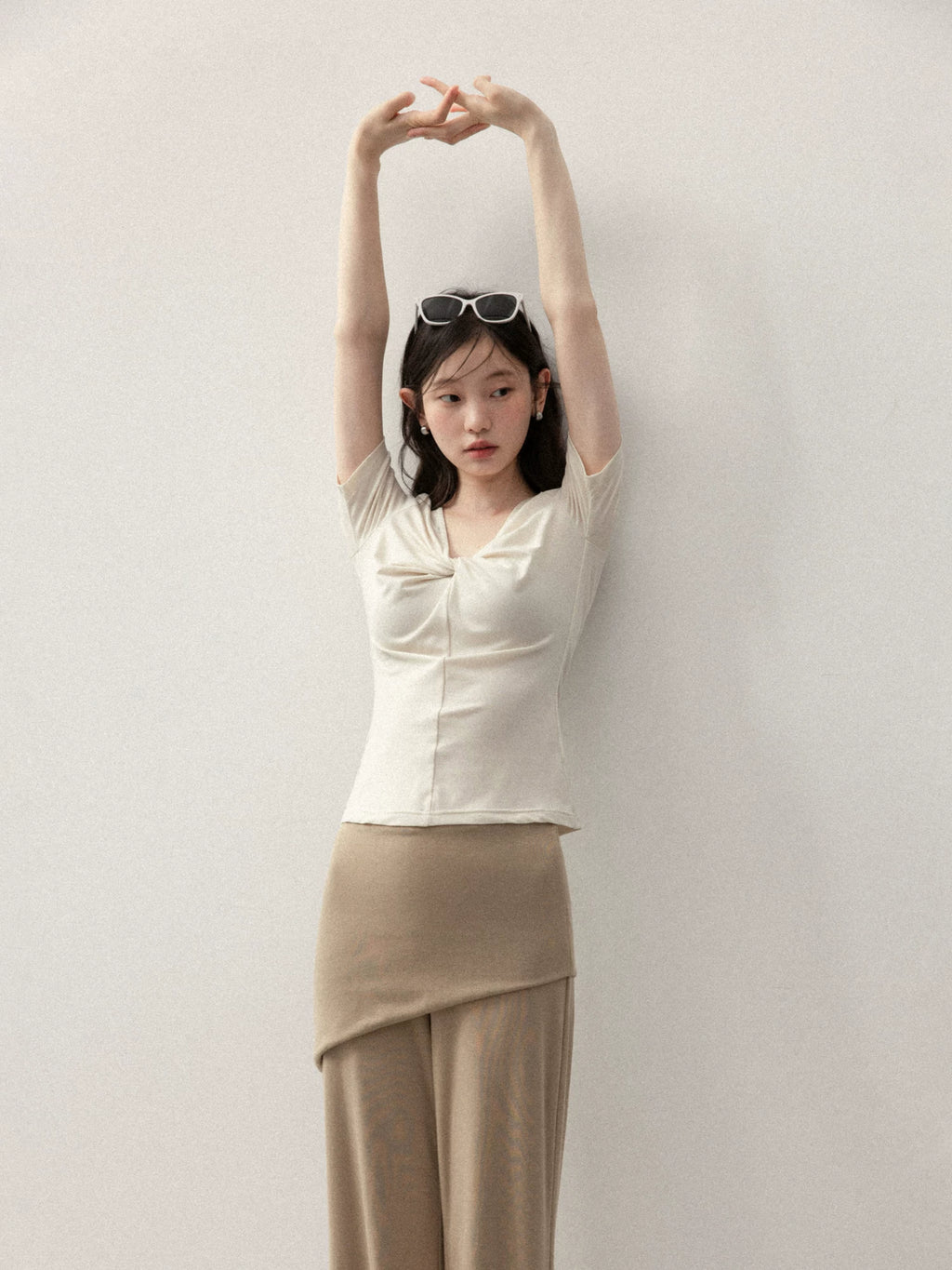 Cantonstory Kink V-neck Straight Shoulder Slim Tee