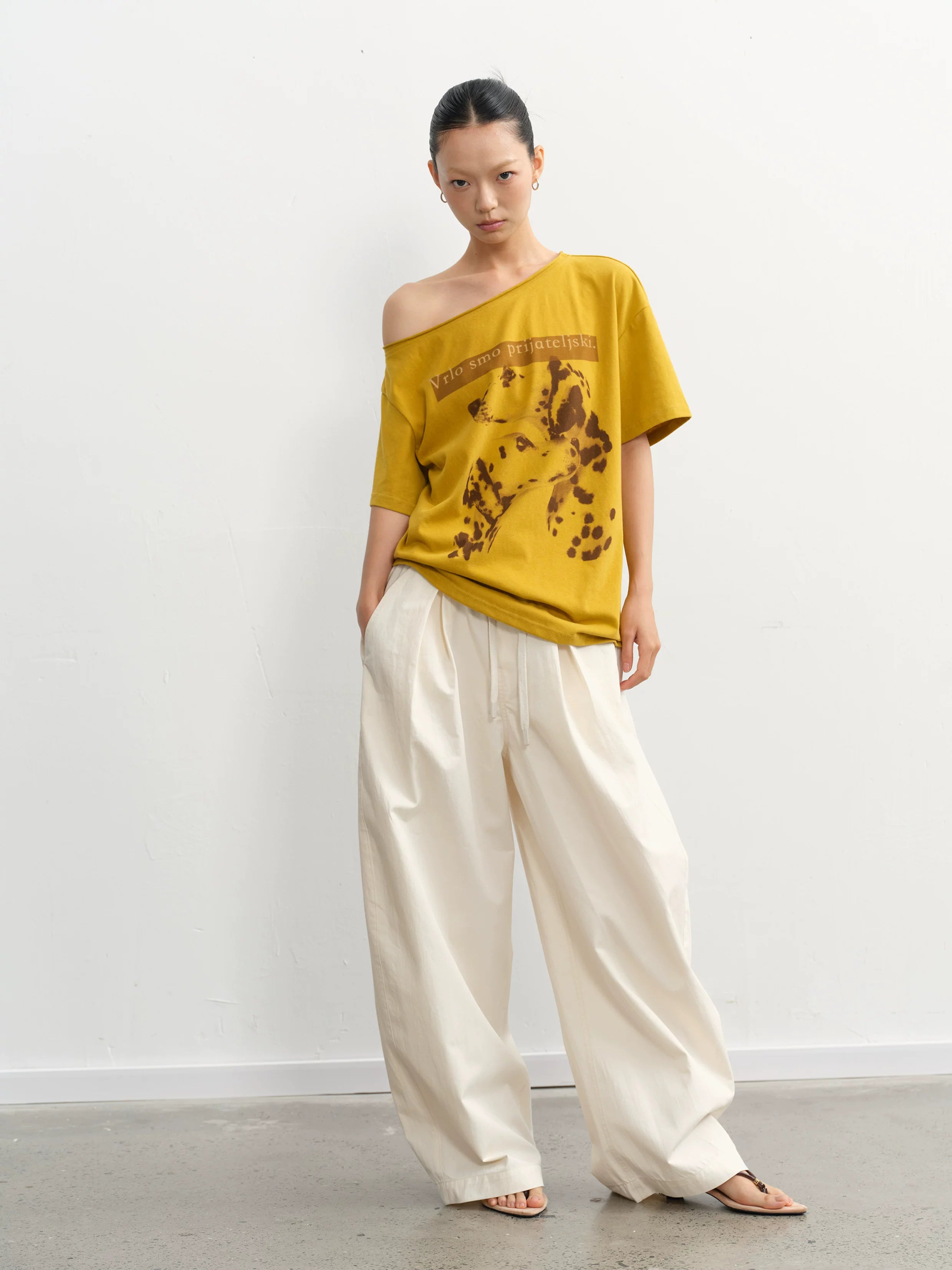 LINY LIBERTY Vintage Dalmatian Print Slanted Shoulder Knit Tee