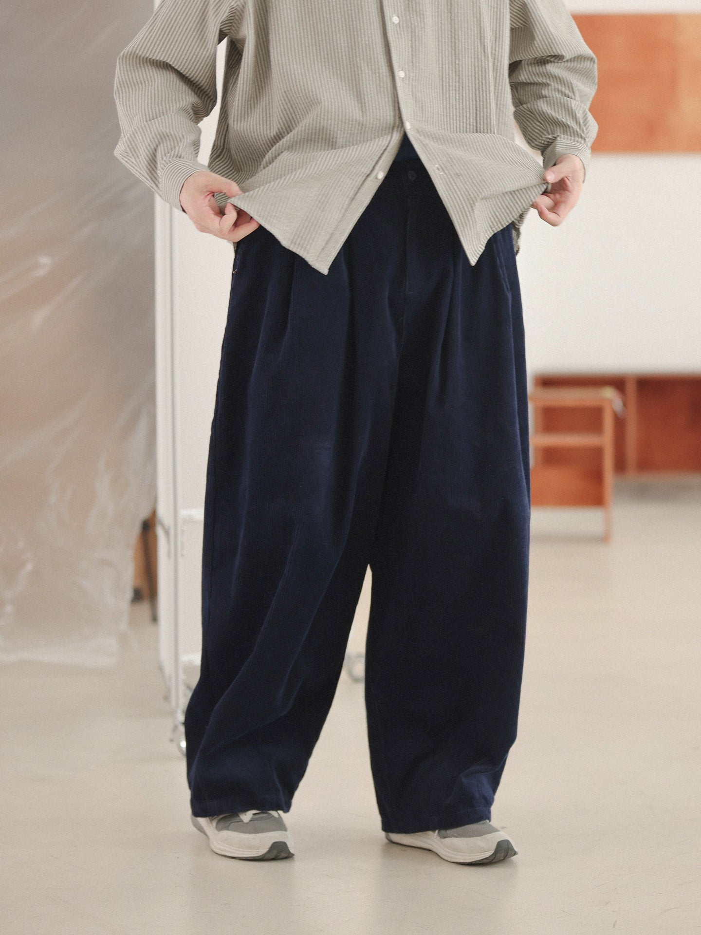 NOEARS Straight Loose Corduroy Slacks