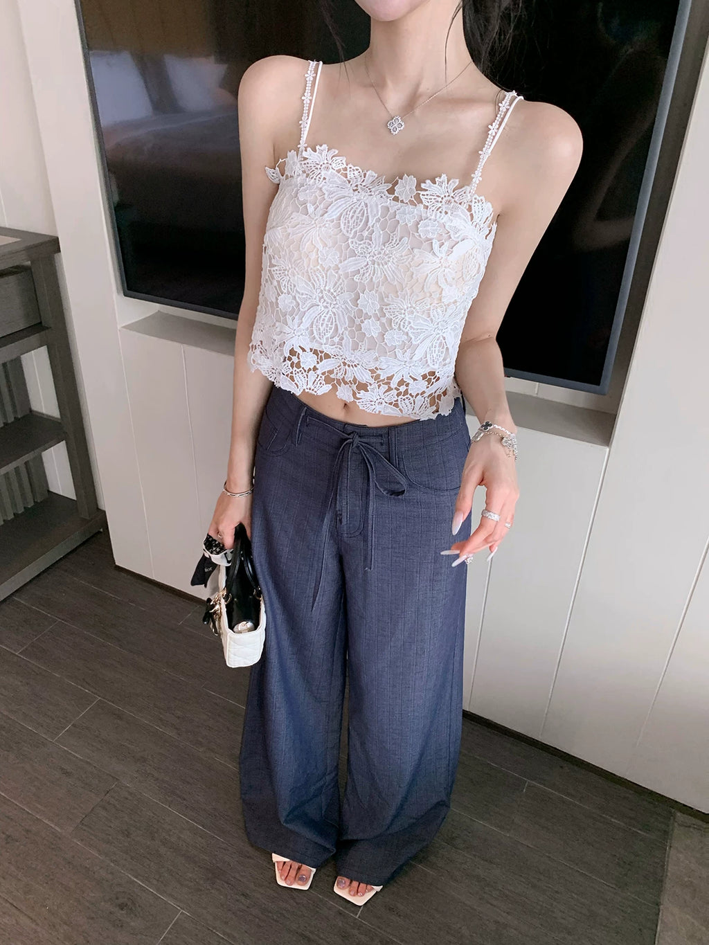Barb Chill Strap Wide Leg Versatile Jeans