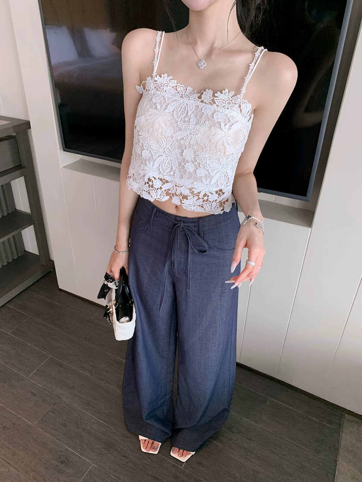 Barb Chill Strap Wide Leg Versatile Jeans