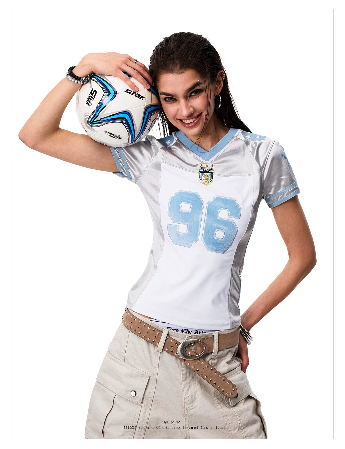 0123Start V-neck Slim and Thin Shoulder Tee