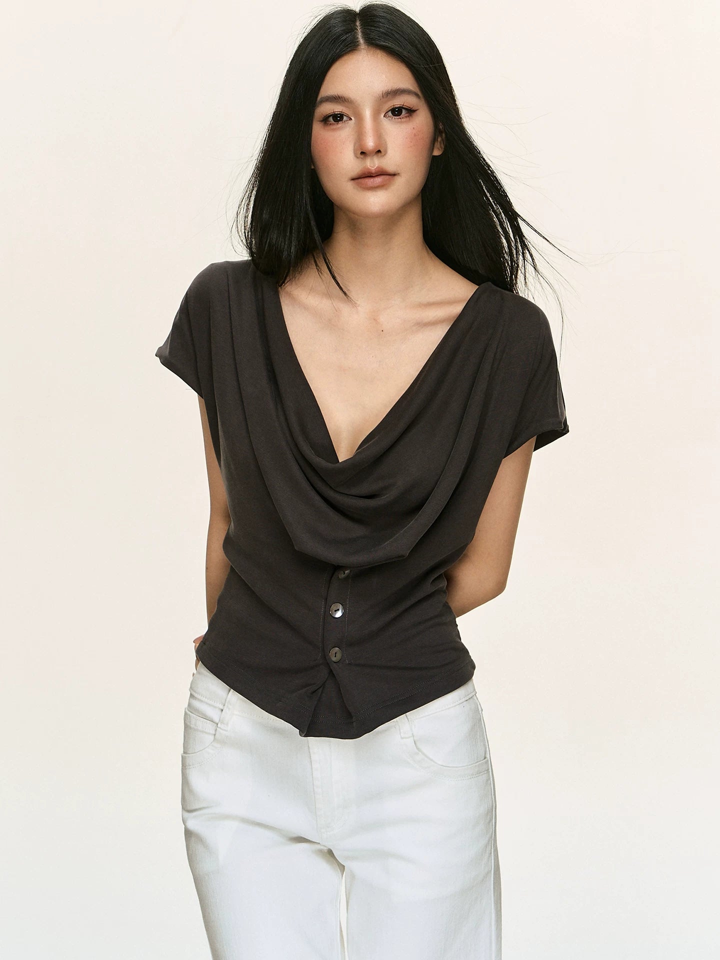 Anna Aneae Swinging Neck Kink V Neck Slim Slim Tee