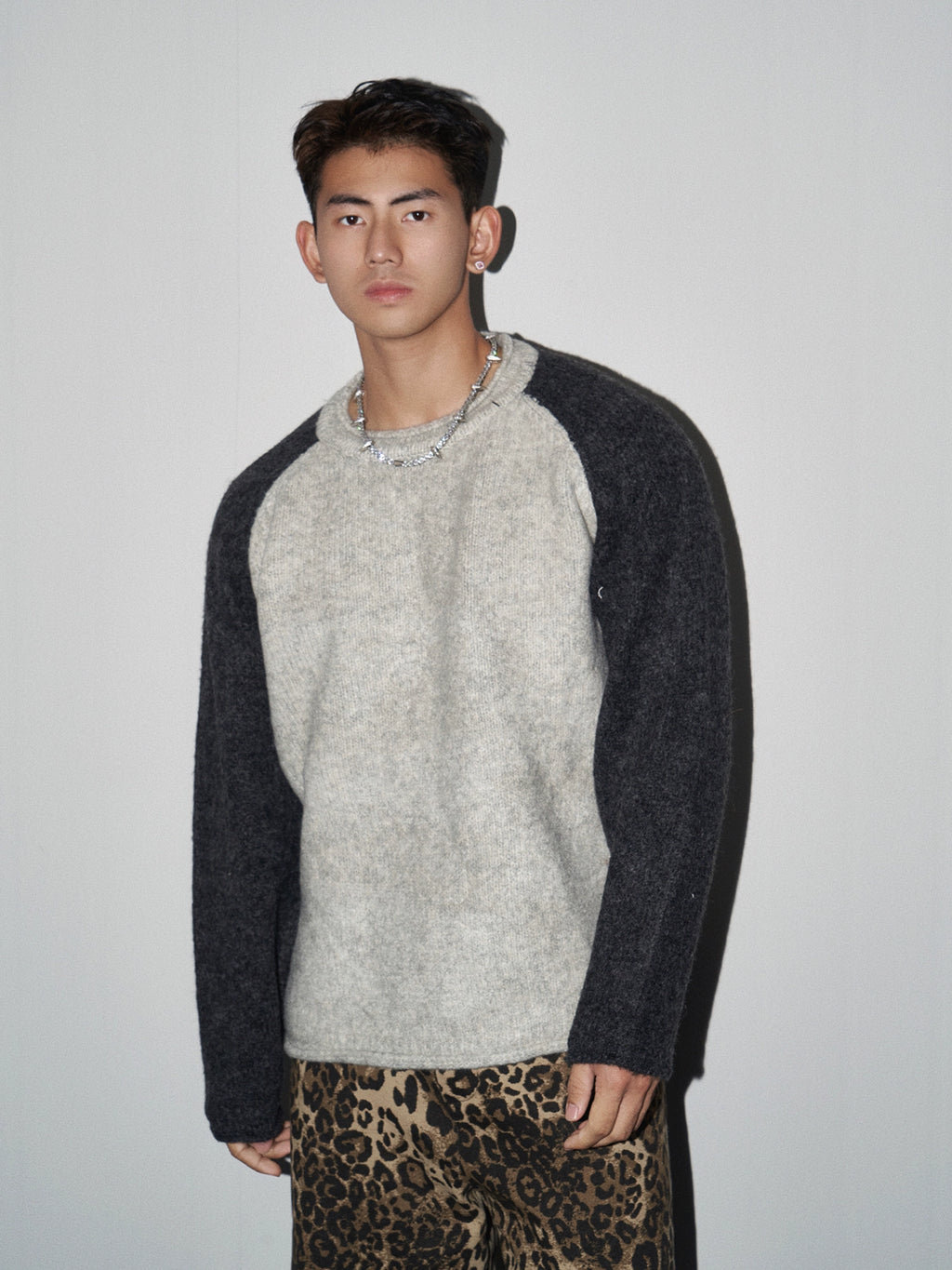 PAPASLILMONSTER Spliced Shoulder Crew Neck Sweater