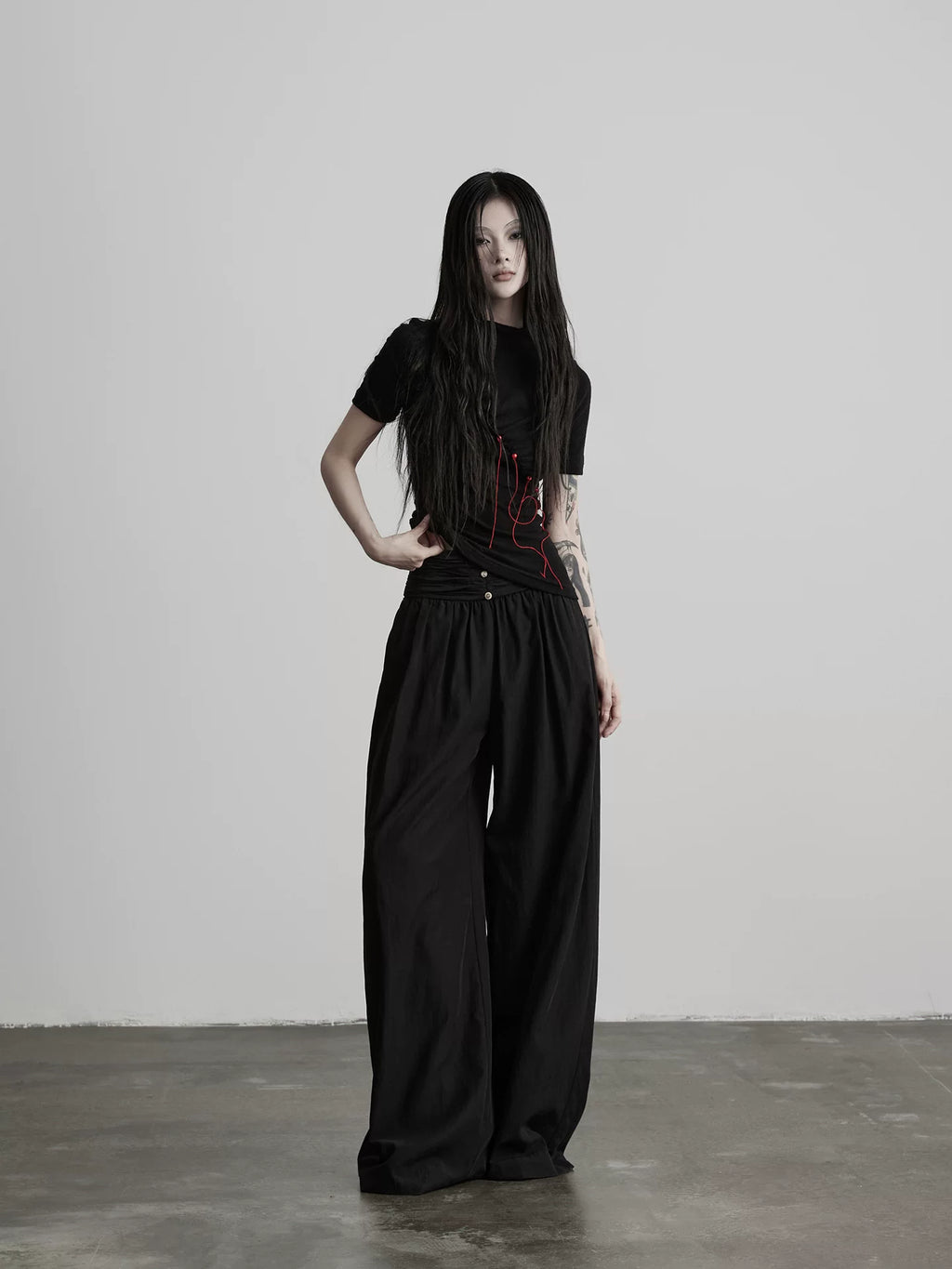 INDULGE Semi-turtleneck Slim Waist Tee