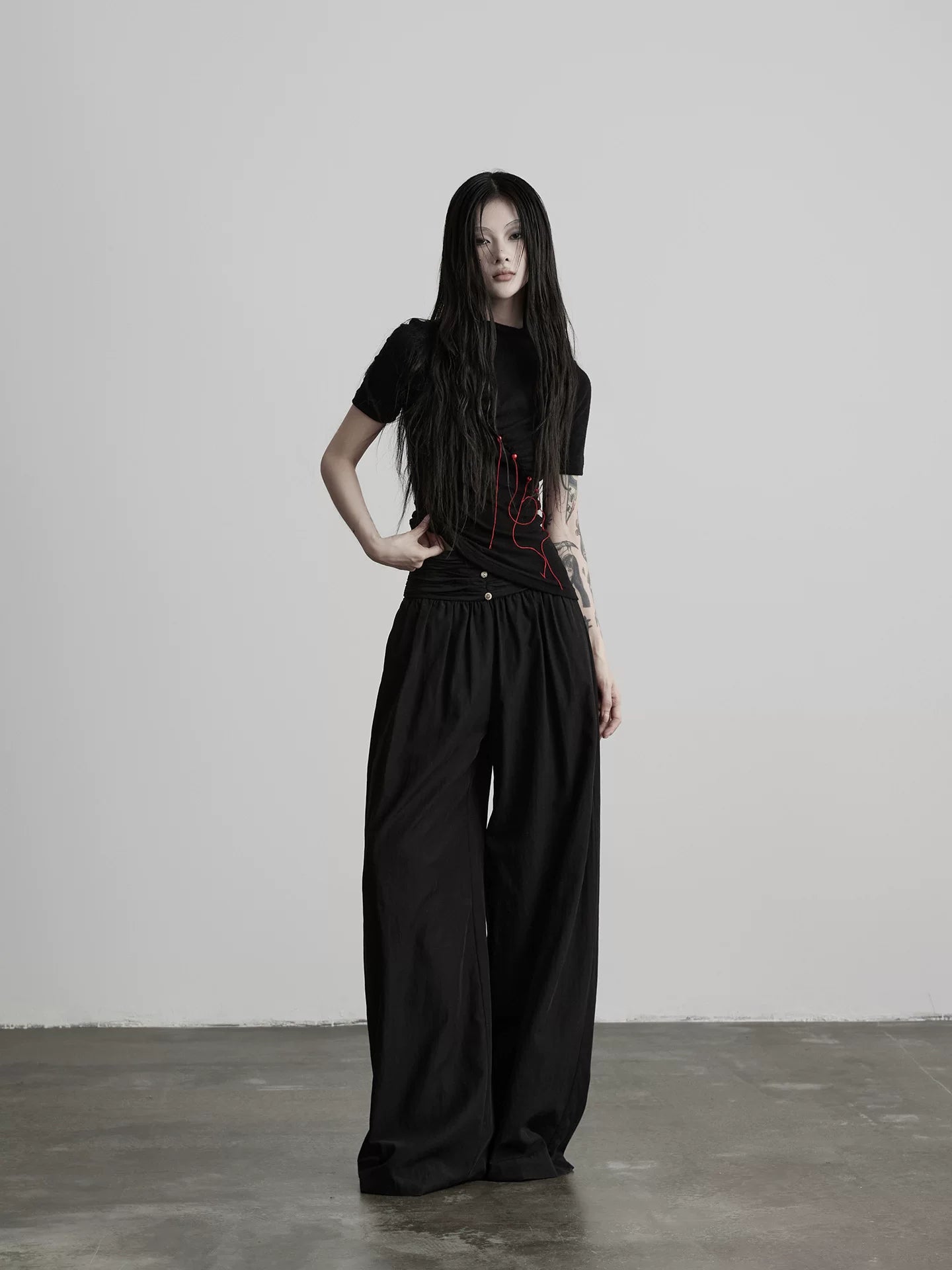 INDULGE Semi-turtleneck Slim Waist Tee