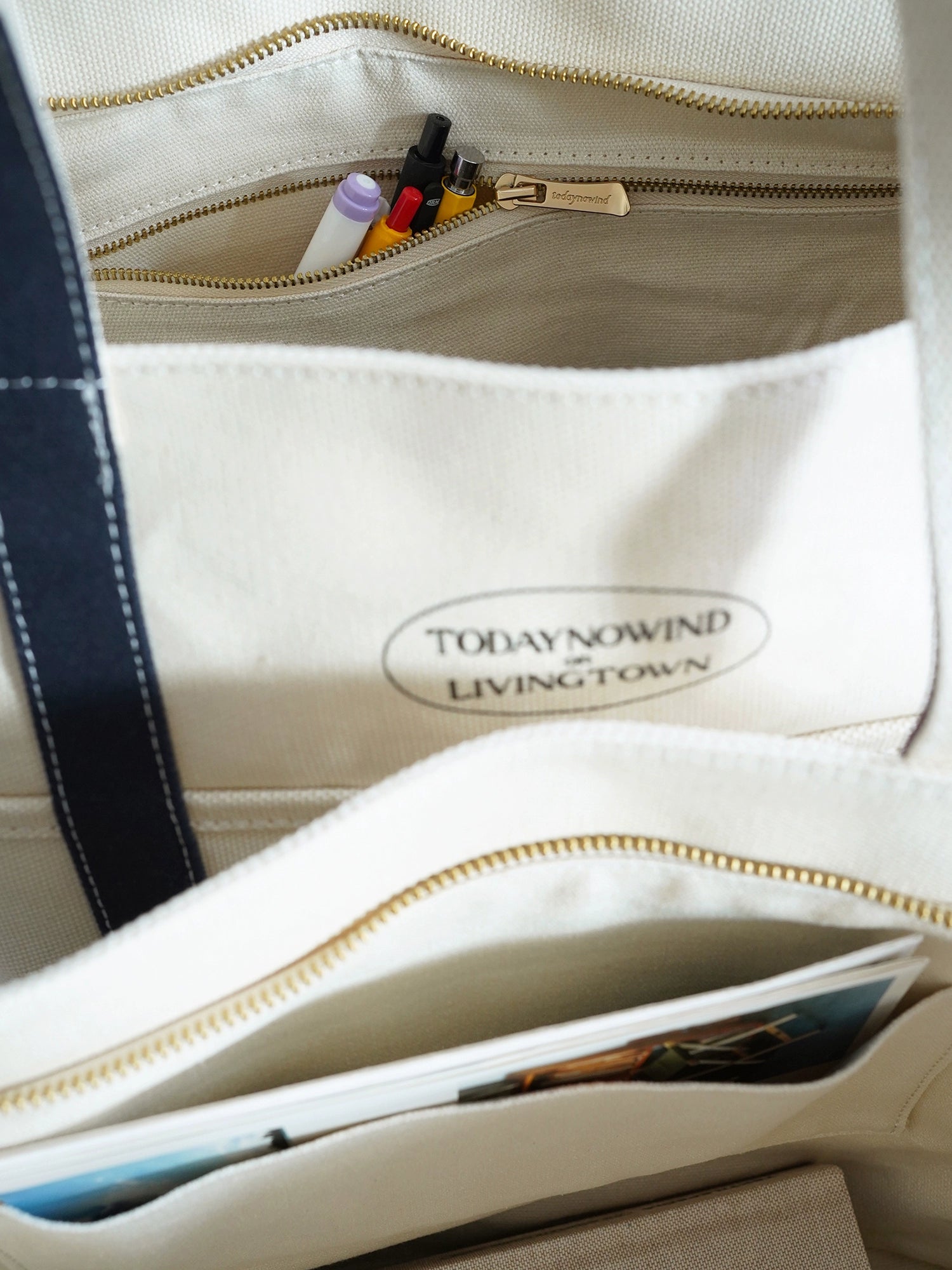 LIVINGTOWN Color Matching Plus Hard Canvas Messenger Bag