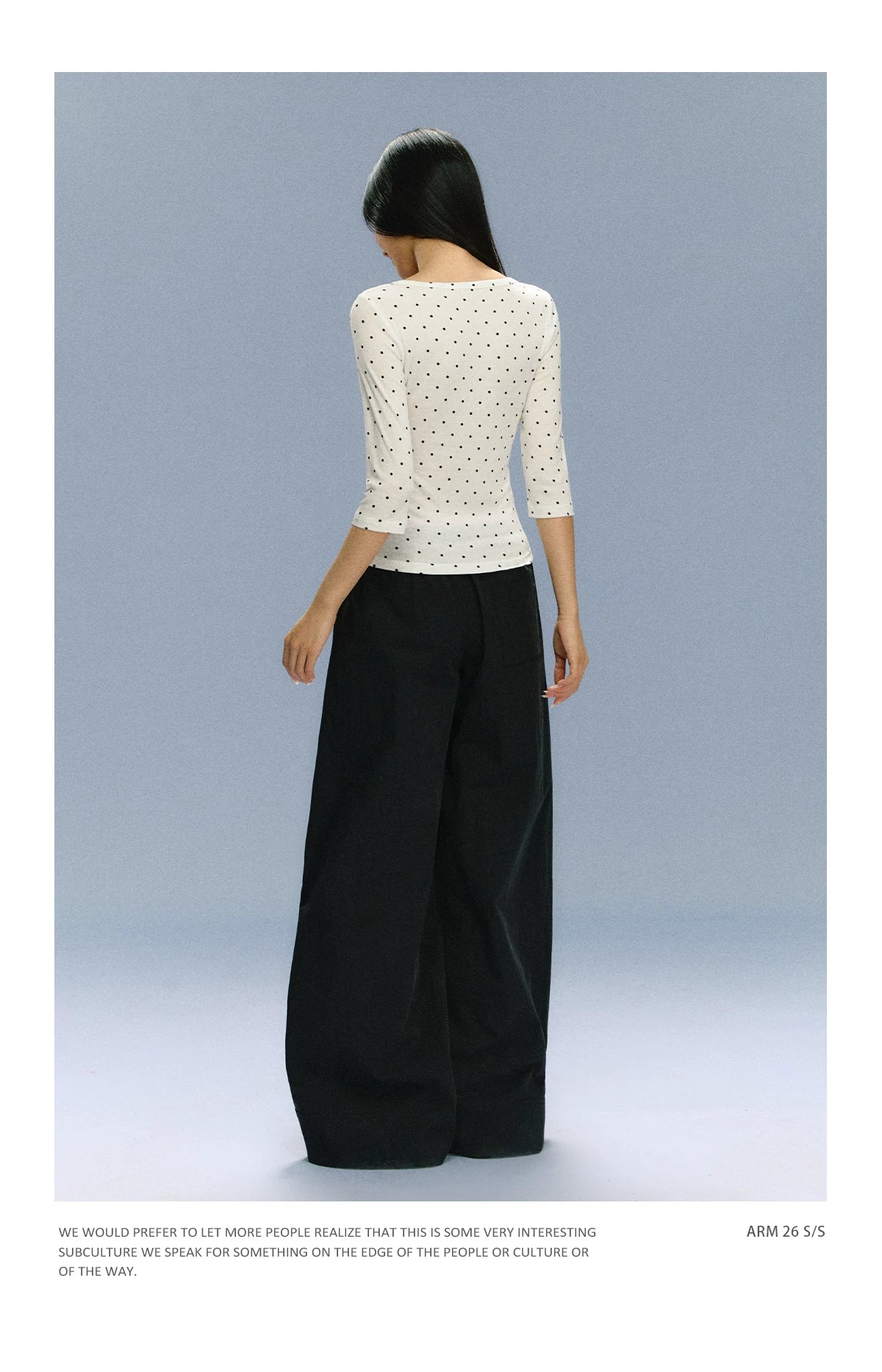 Ariseism V-neck Slim Polka Dot Tee