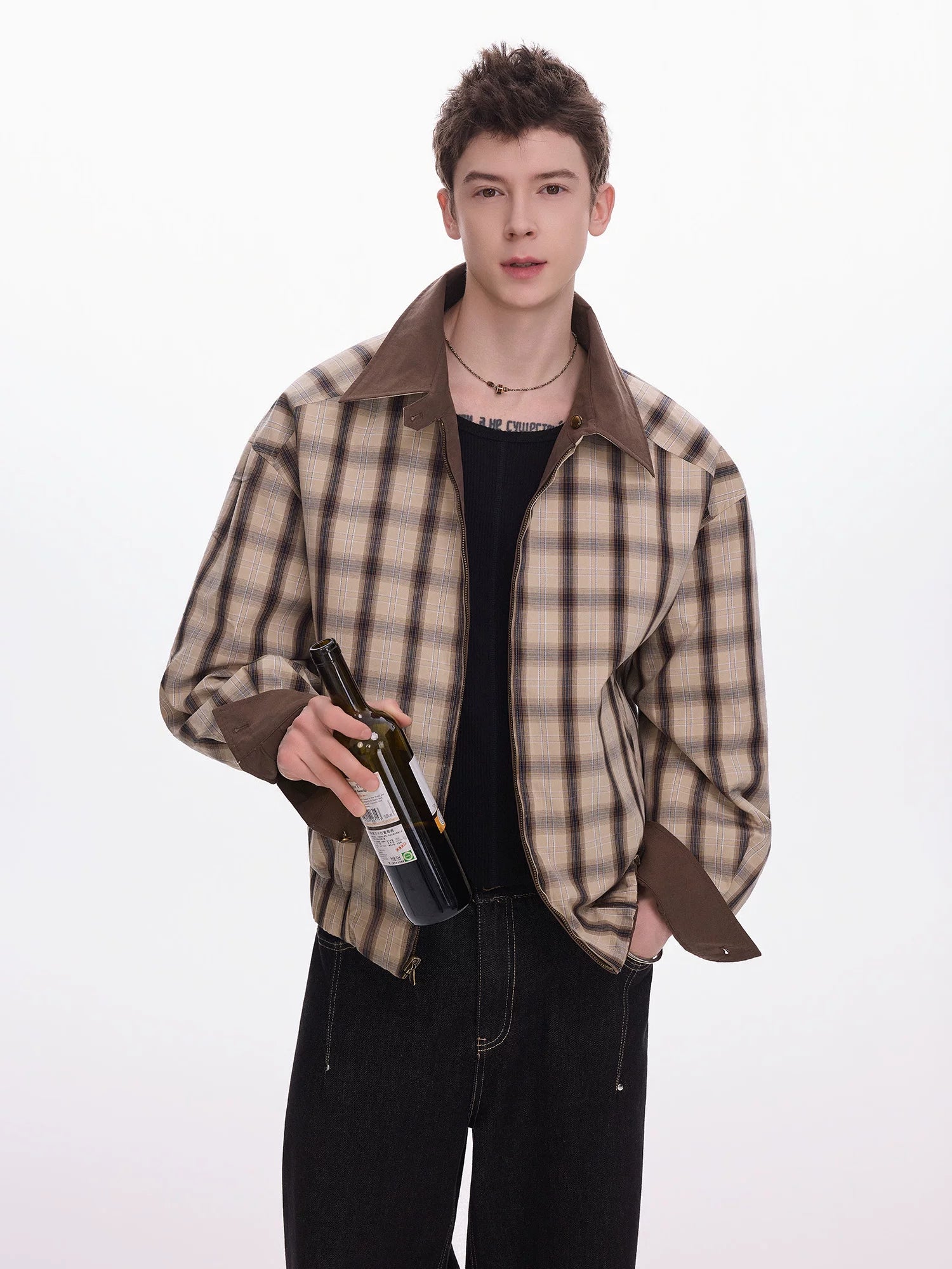 CHOR Wears A Plaid Casual Jacket on Both Sides