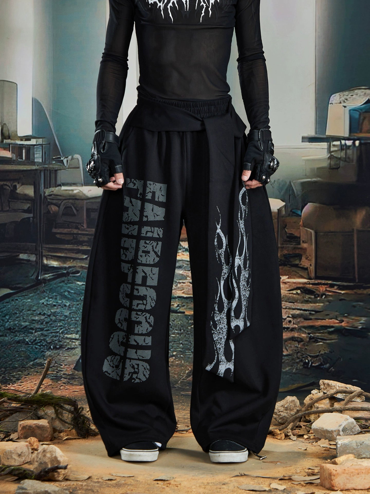 NOMANIAI  Totem Print Y2k Strap Scimitar Slacks