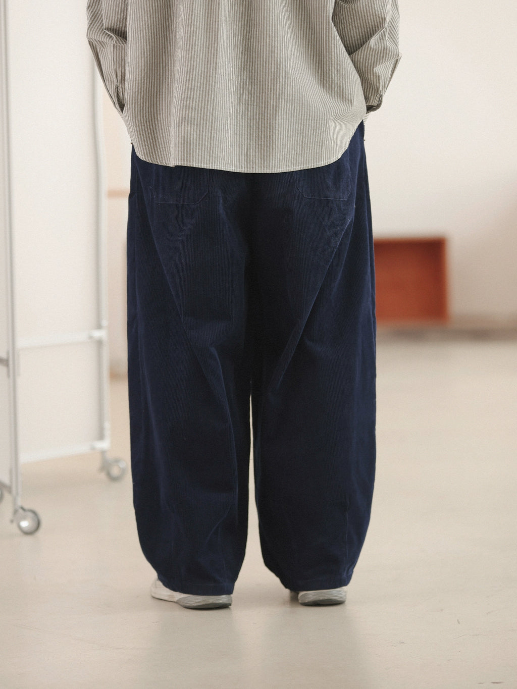 NOEARS Straight Loose Corduroy Slacks