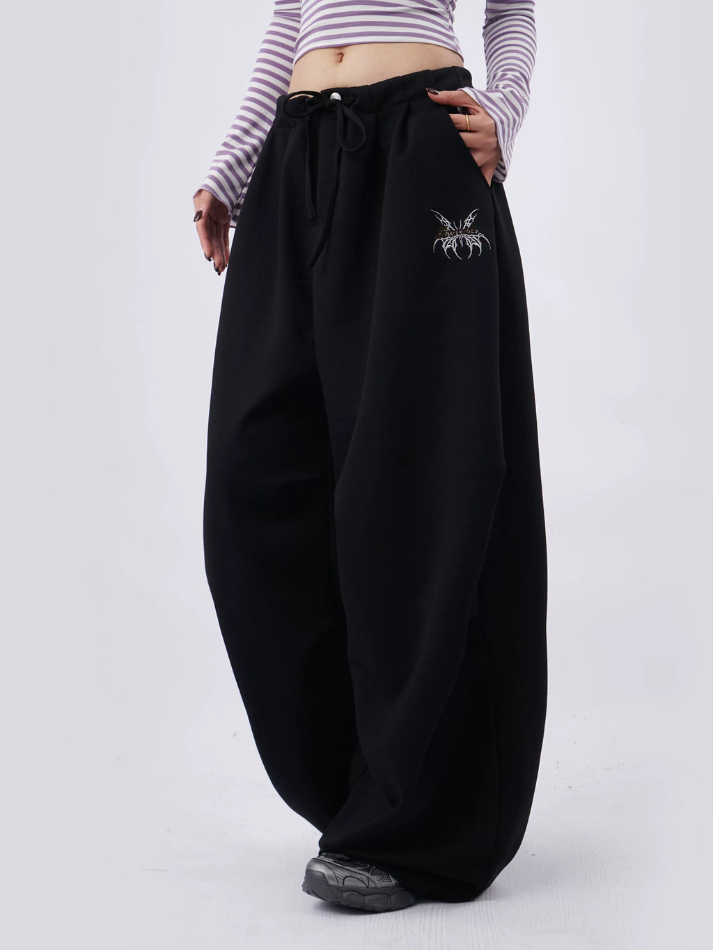 SAMUSAN Wide-leg Pleated Sweatpants