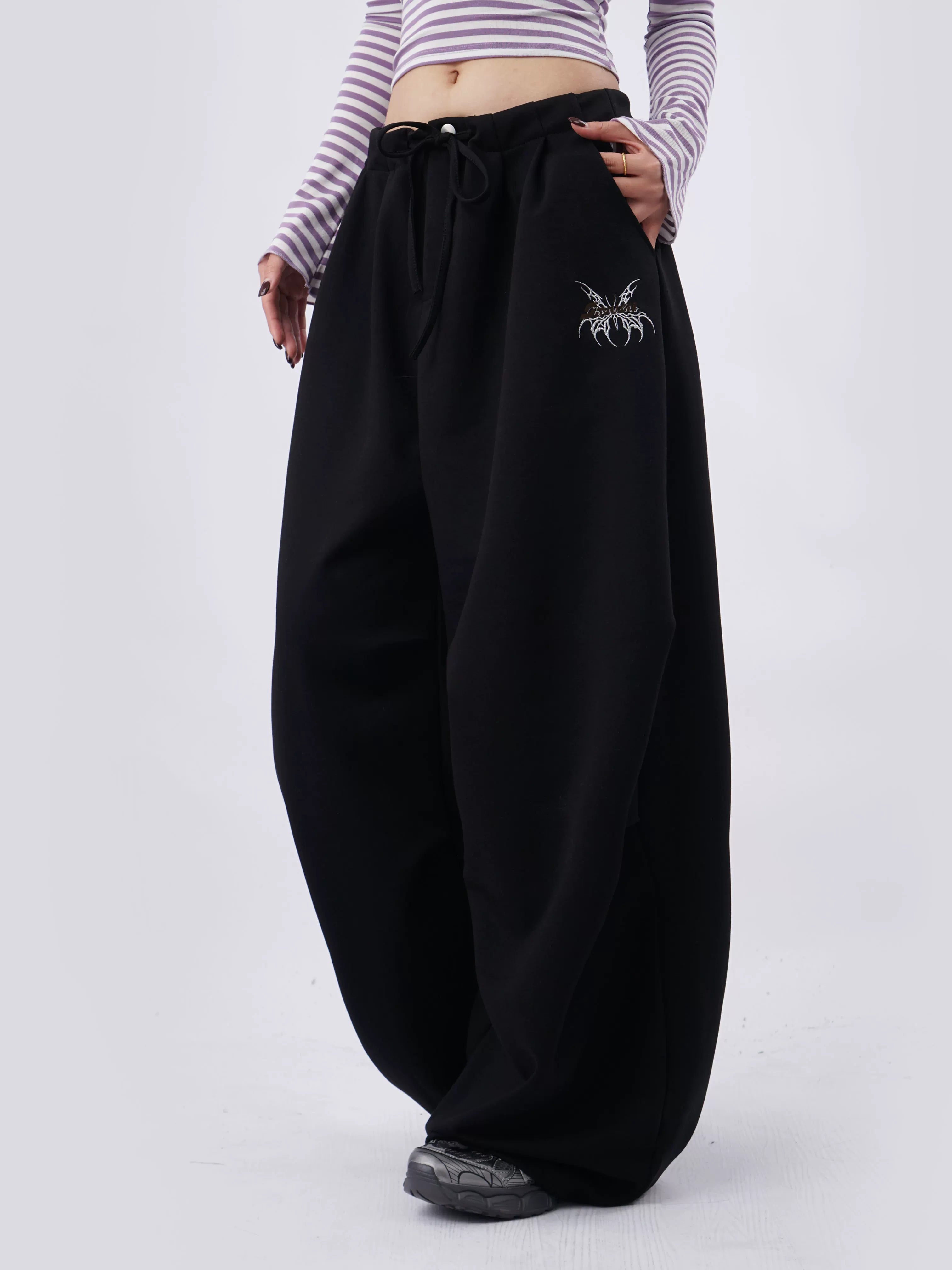 SAMUSAN Wide-leg Pleated Sweatpants