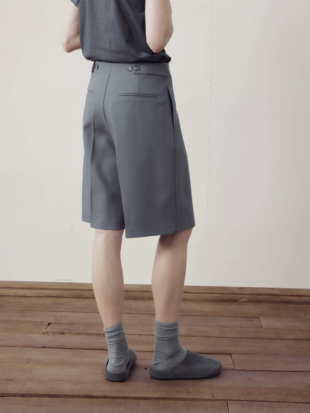 COLN Minimalist Anti-wrinkle Straight Loose Shorts