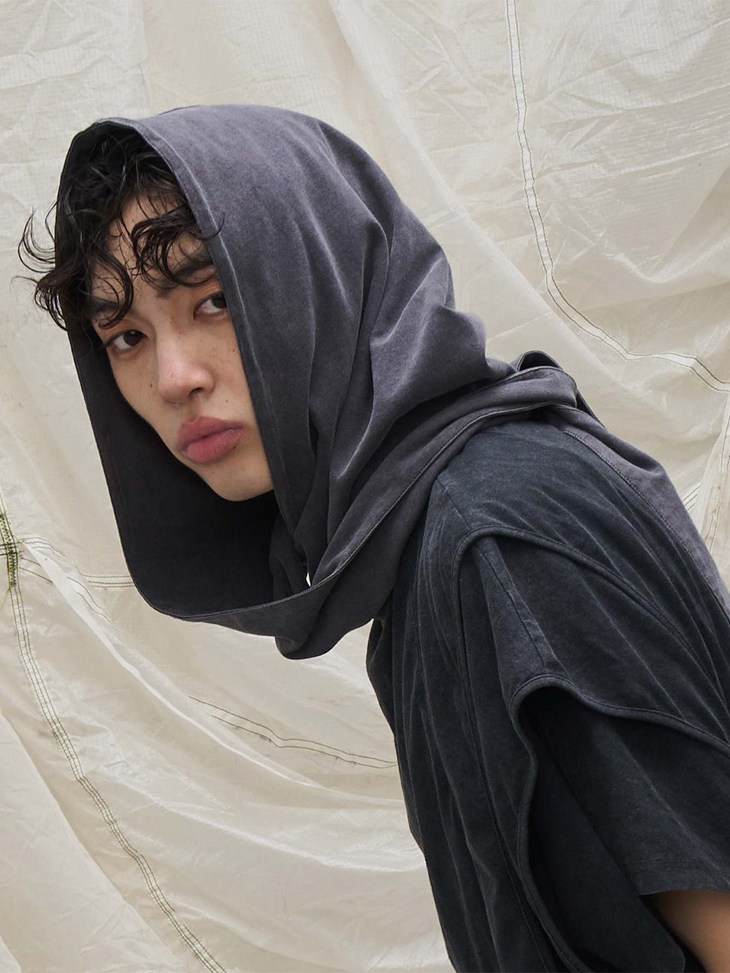 RELABEL Is Detachable and Comes with A Decorated Large Hood