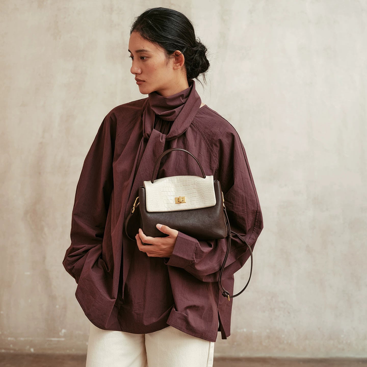 AVALEA Color-matching Shoulder Bag