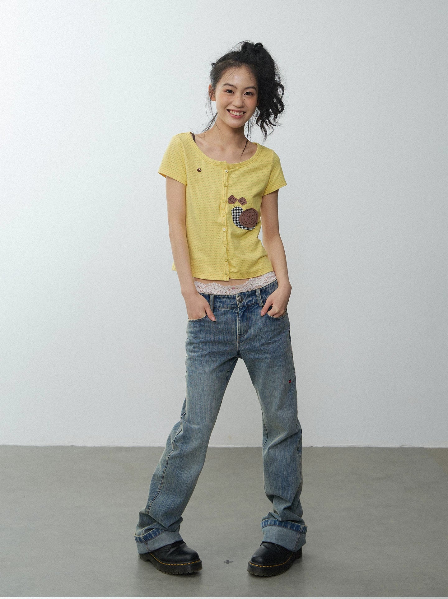 In Two Twos Medium Low Waist Straight Beetle Embroidered Jeans