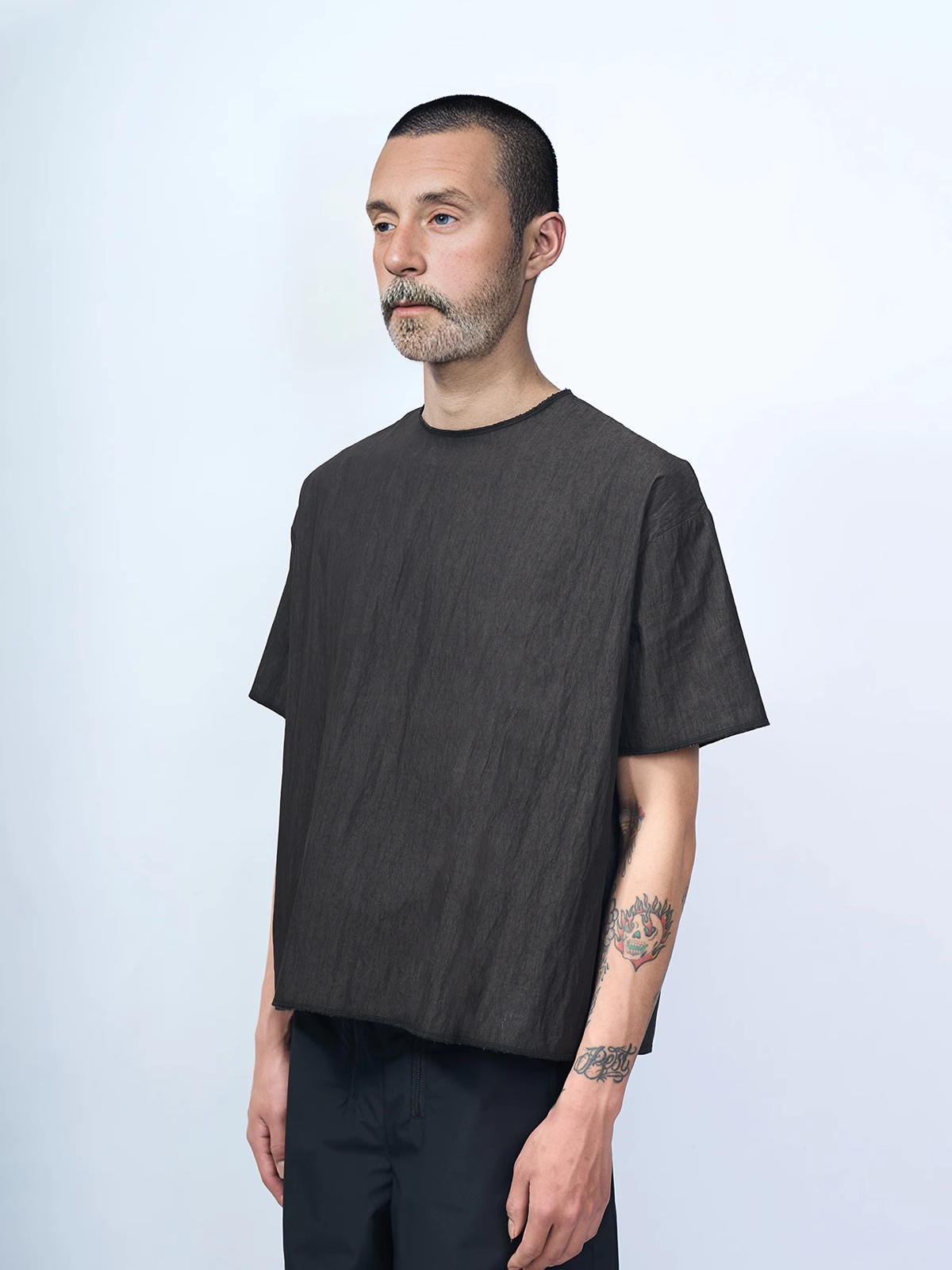 ETHEREAL PRODUCTION Texture Edge Lock Line Tee