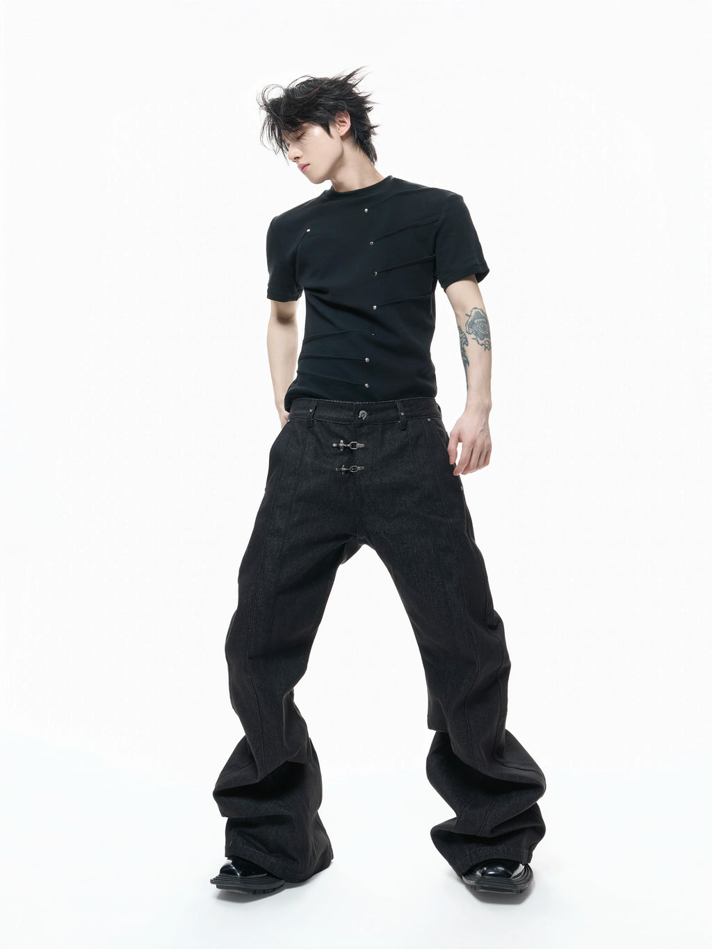 ArguECulturE Rivet Round Neck Straight Shoulder Slim Tee