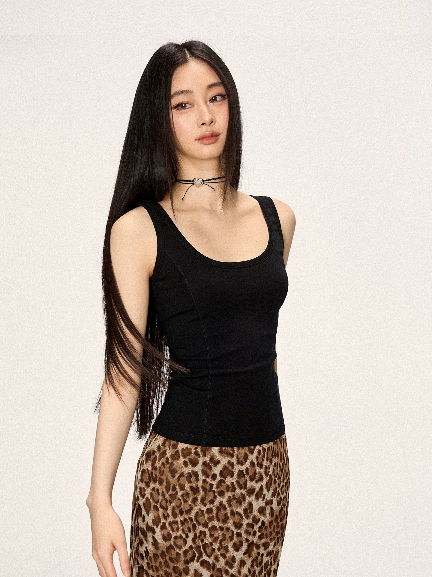 Cherry Melody Slim Fit U-neck Vest