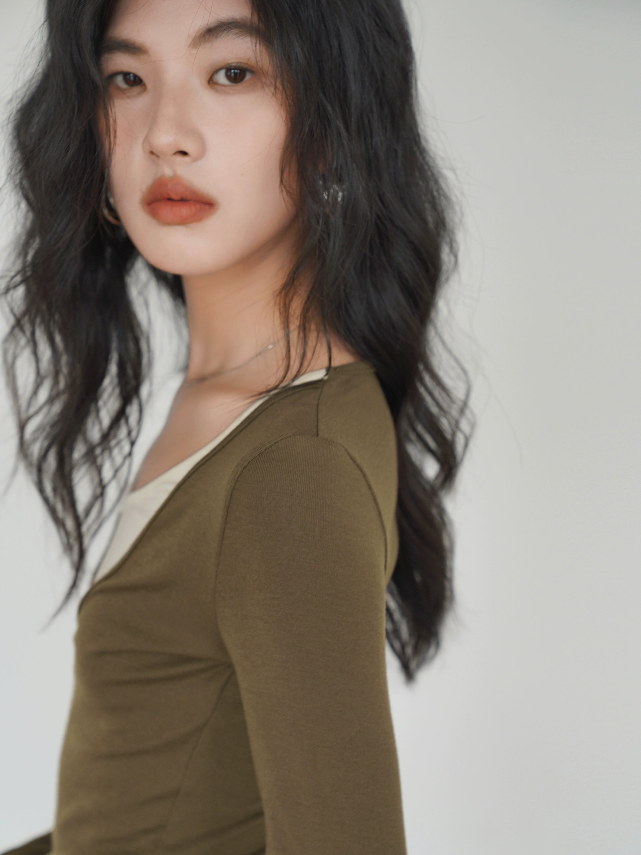 EM Splicing V-neck Fake Two Pieces Slim Temperament Long Sleeves