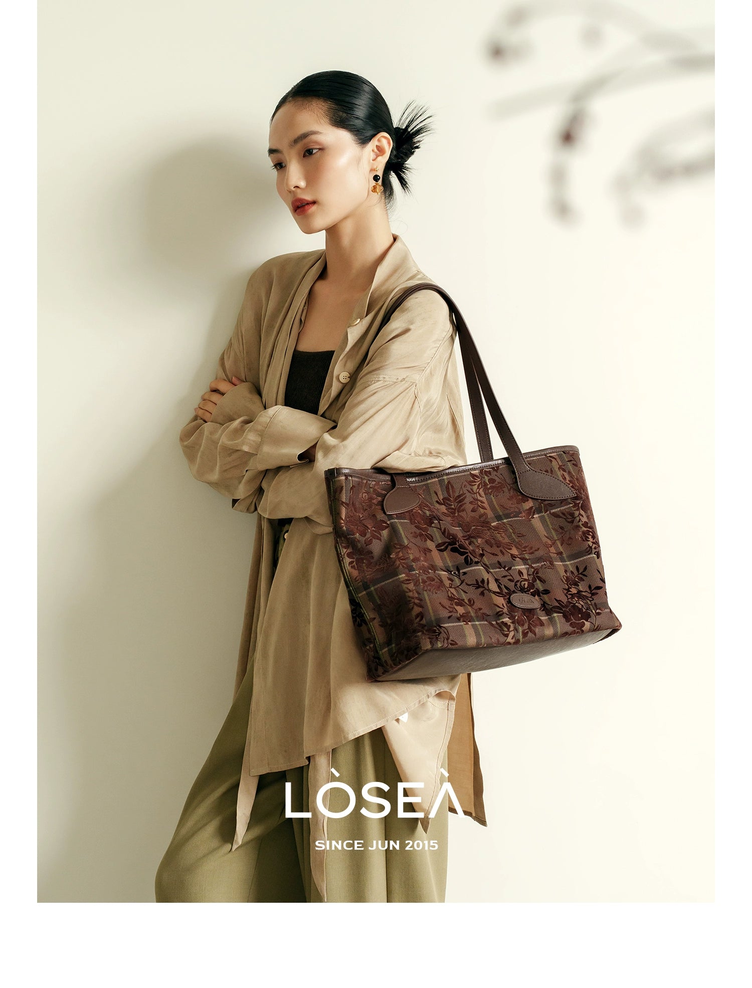 LOSEA "All Things Grow" Tie-dye flocking large-capacity tote bag