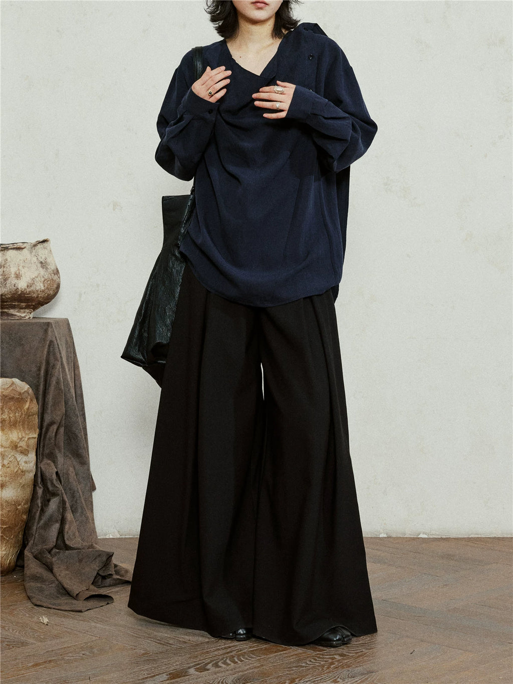 SUNYVONNE Simple Swinging Neck Streamer Loose Shirt